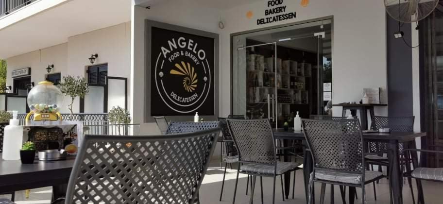 Angelo Hotel-Cafe 托隆 外观 照片